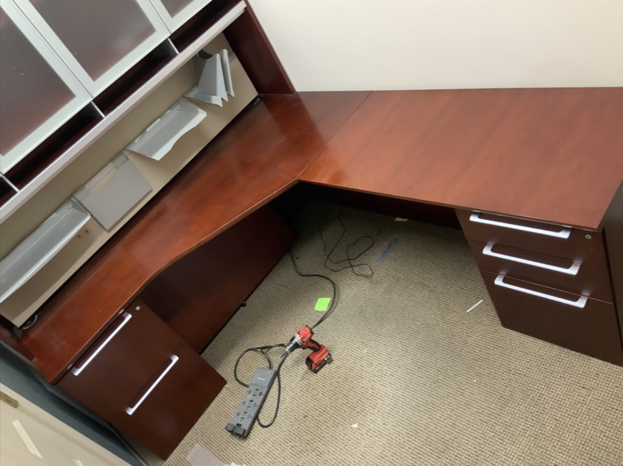 Desk w/ Return and Hutch